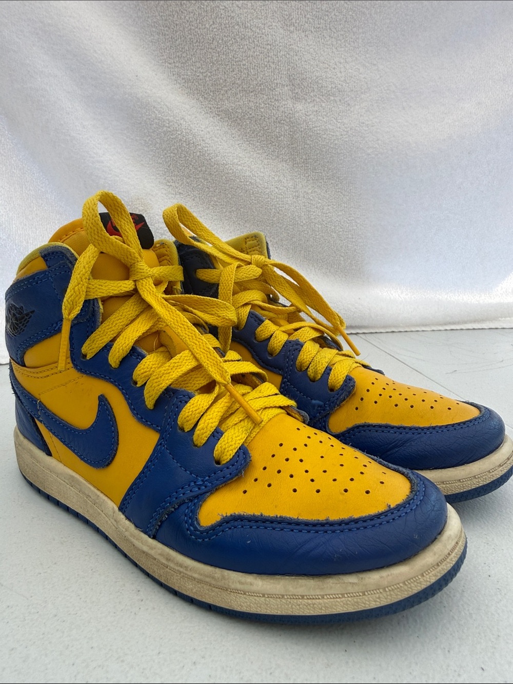 Nike High-Top Jordans in Yellow & Blue